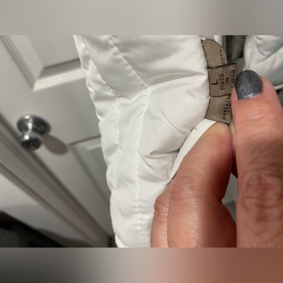 Reversible puffer vest, faux fur one side, white poly on other, size L - Picture 12 of 12